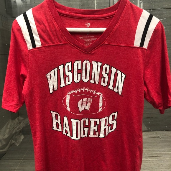 Wisconsin Badgers Football T-Shirt Sz Small - Picture 1 of 5